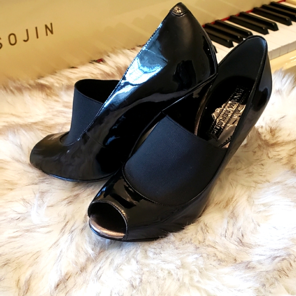 Banana republic black peep toe size 6